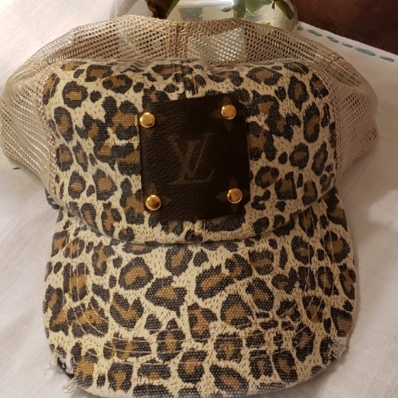 Ladies Hat - Picture 1 of 2